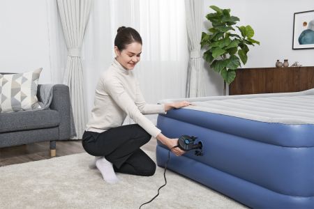 Насос электрический 12В от прикуривателя, 680 л/мин, 3 насадки, Bestway 62257 BW