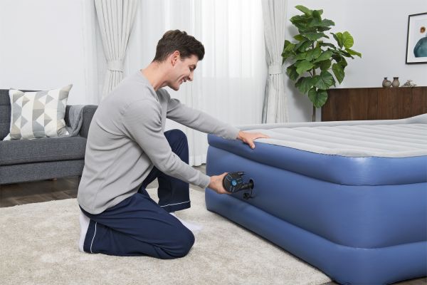 Насос электрический 4.8В на аккумуляторах , 565 л/мин, USB провод, 3 насадки, Bestway 62260 BW