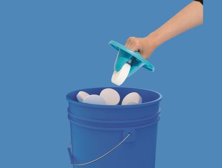 Поплавок-дозатор с крышкой-перчаткой, 21 м, 2 цвета, Bestway 58474 BW